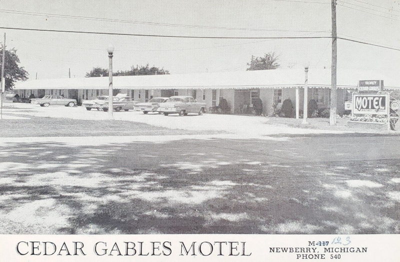 Cedar Gables Motel (Bs Hive Motel) - Vintage Postcard